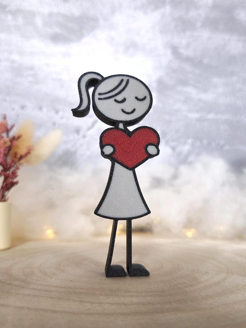 3D Druck Frau mit Herz – romantische Deko – Geschenk Partner