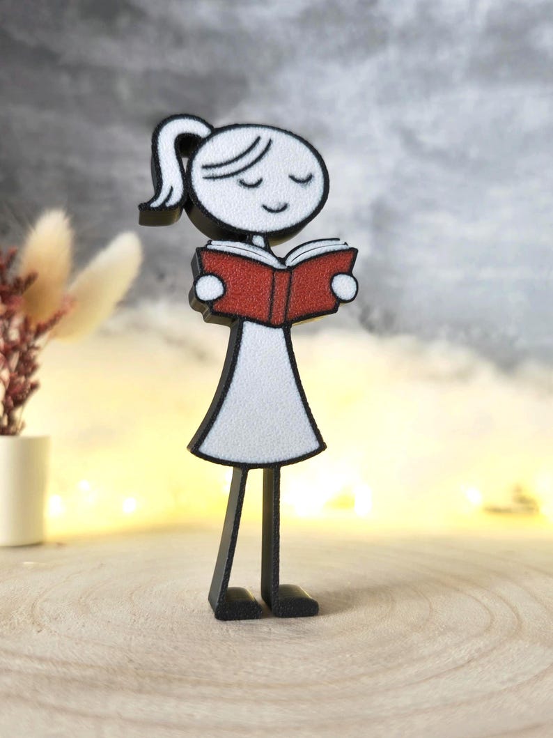 Die kleine Leserin – Frau mit Buch – 3D Druck – Geschenk für Buchliebhaber – Minimalistische Deko